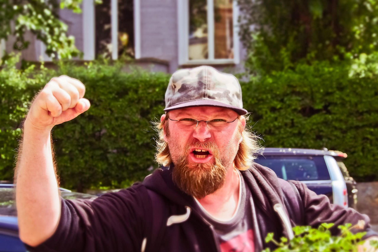 Last van irritante buren? Dit zijn de beste manieren om ze subtiel terug te pakken